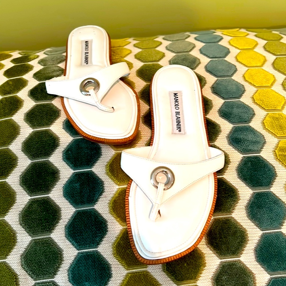 NEW Manolo Blahnik white flat sandals Never worn